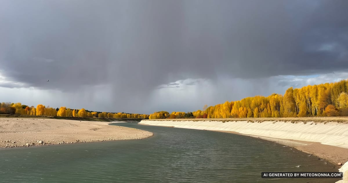 Il fiume Po in autunno con poca acqua e banchi di sabbia in vista, pioppi ingialliti sulla riva e nuvole grigie cariche di pioggia all'orizzonte